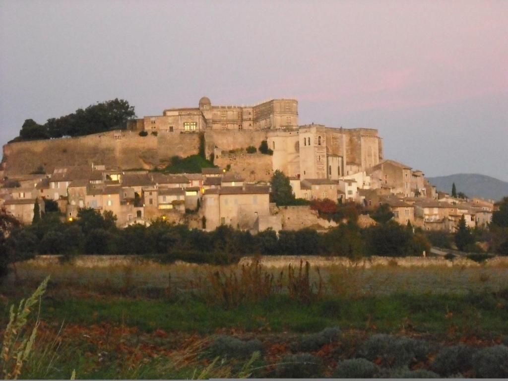 Le Parfum Bleu Bed & Breakfast Chantemerle-les-Grignan Exterior photo
